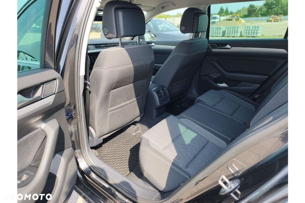 Volkswagen Passat Variant 2.0 TDI SCR DSG - 7