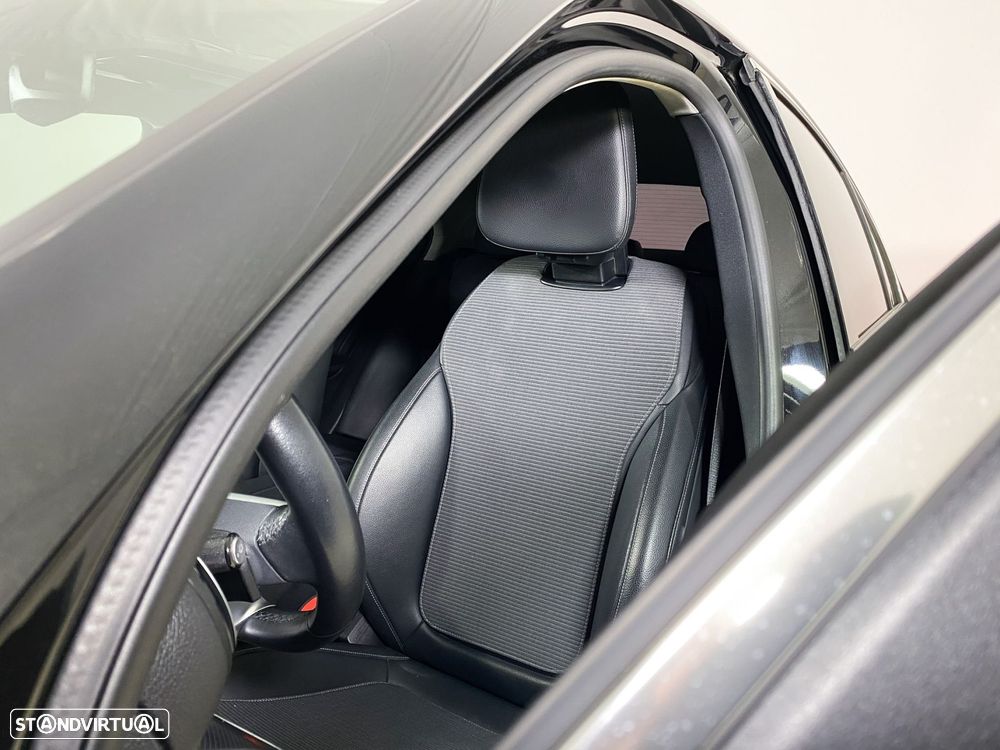 Mercedes-Benz C 220 d Avantgarde — fotografia 18