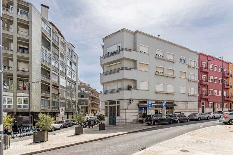 Apartamento T2  com duas casas de banho e terraço - Praça do Chile - Grande imagem: 2/12