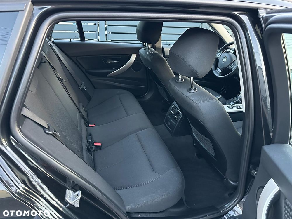 BMW Seria 3 318d Edition M Sport Shadow - 15