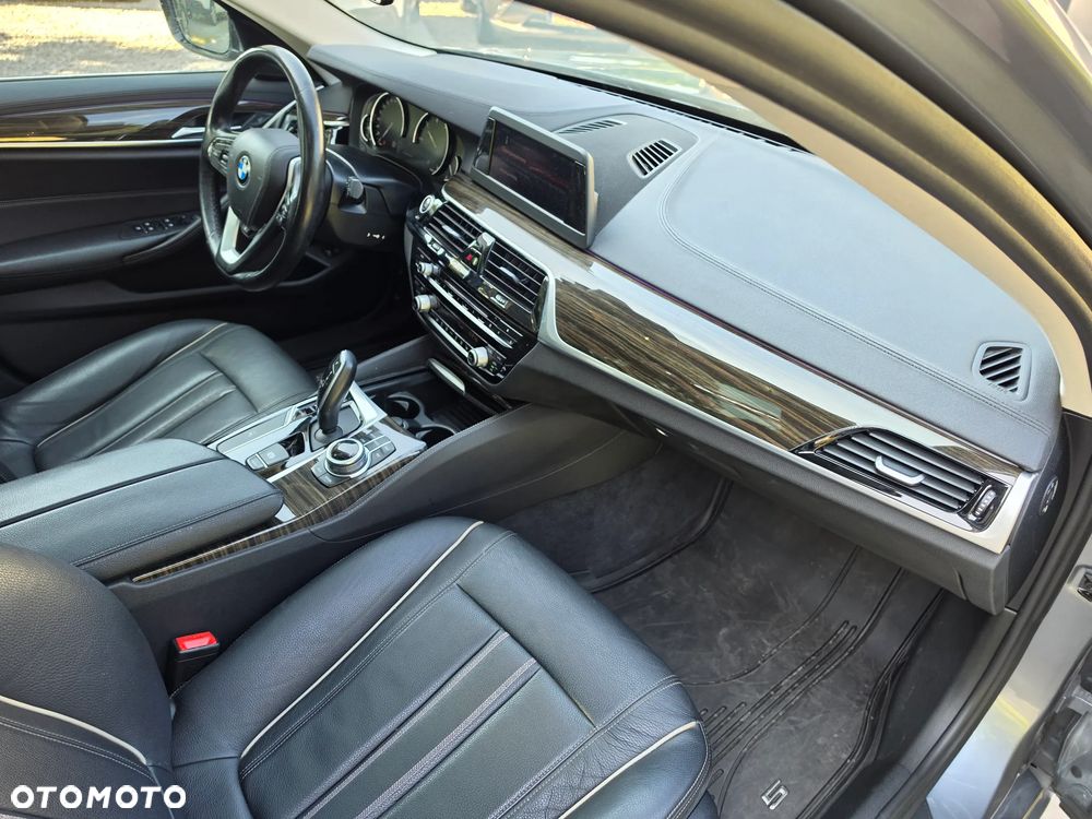BMW Seria 5 525d Luxury Line sport - 14