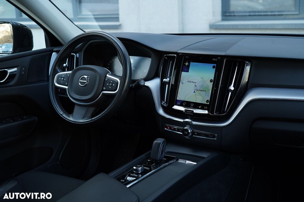 Volvo XC 60 B4 MHEV AT8 AWD Momentum Pro - 11