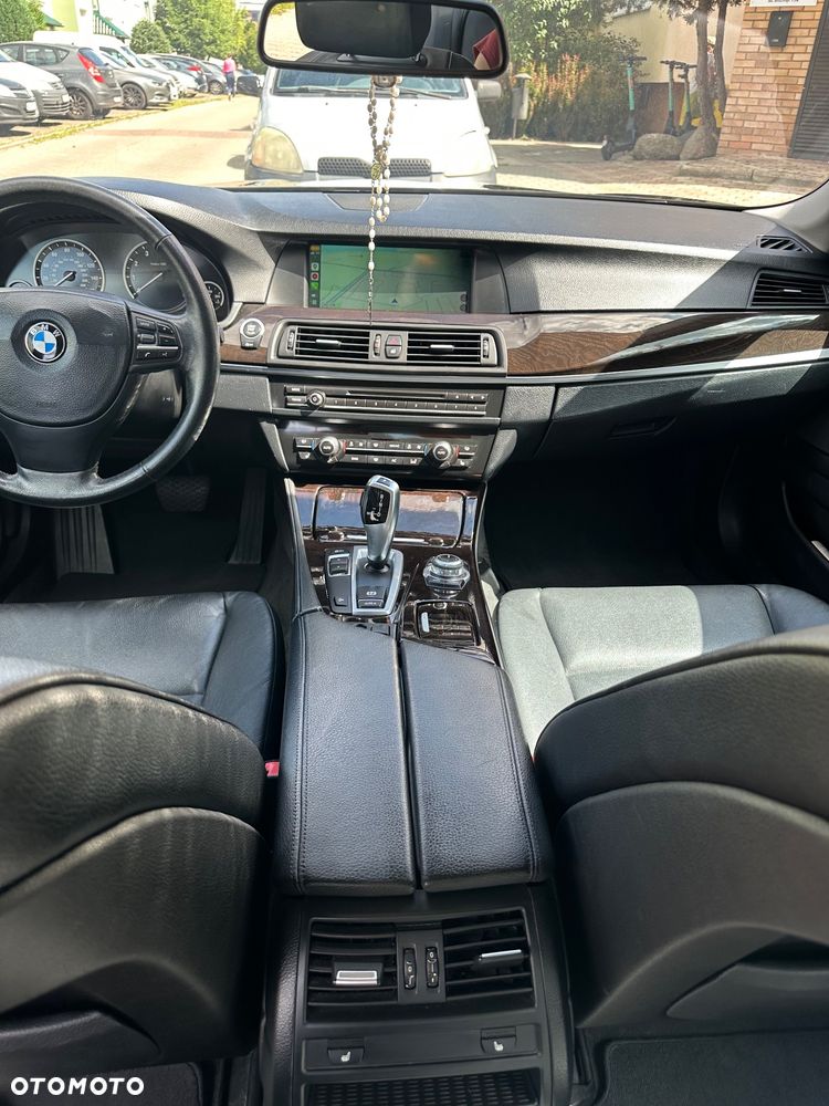 BMW Seria 5 528i xDrive - 9