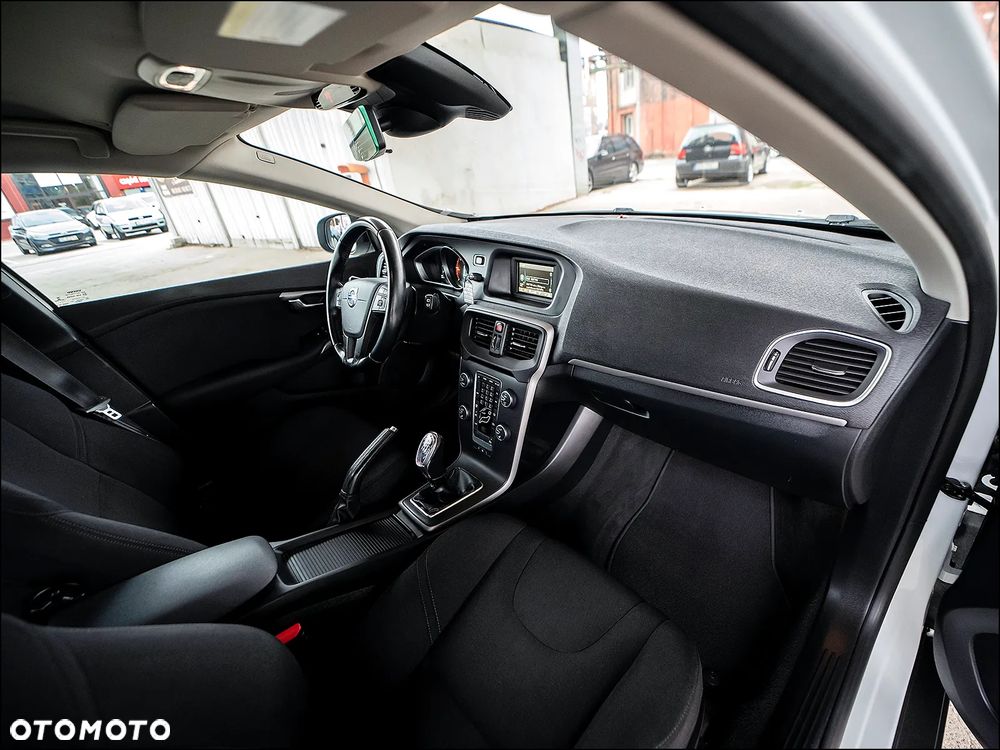 Volvo V40 Cross Country - 17