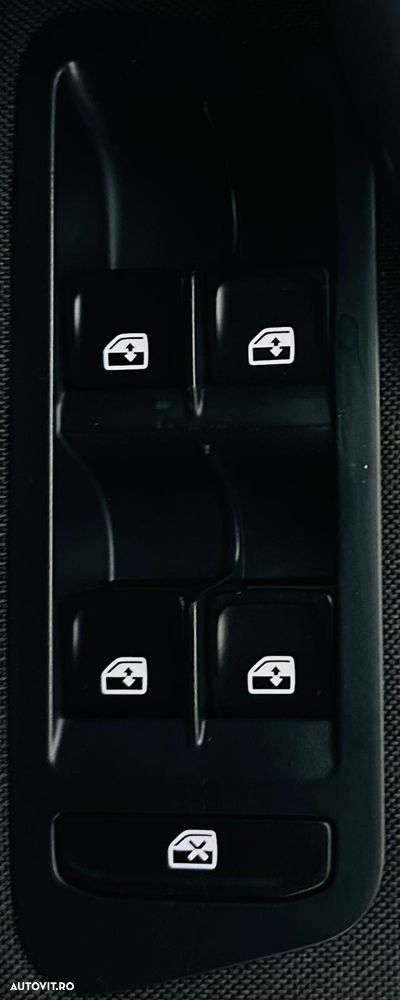 Volkswagen Golf 1.6 TDI SCR DSG Comfortline - 11