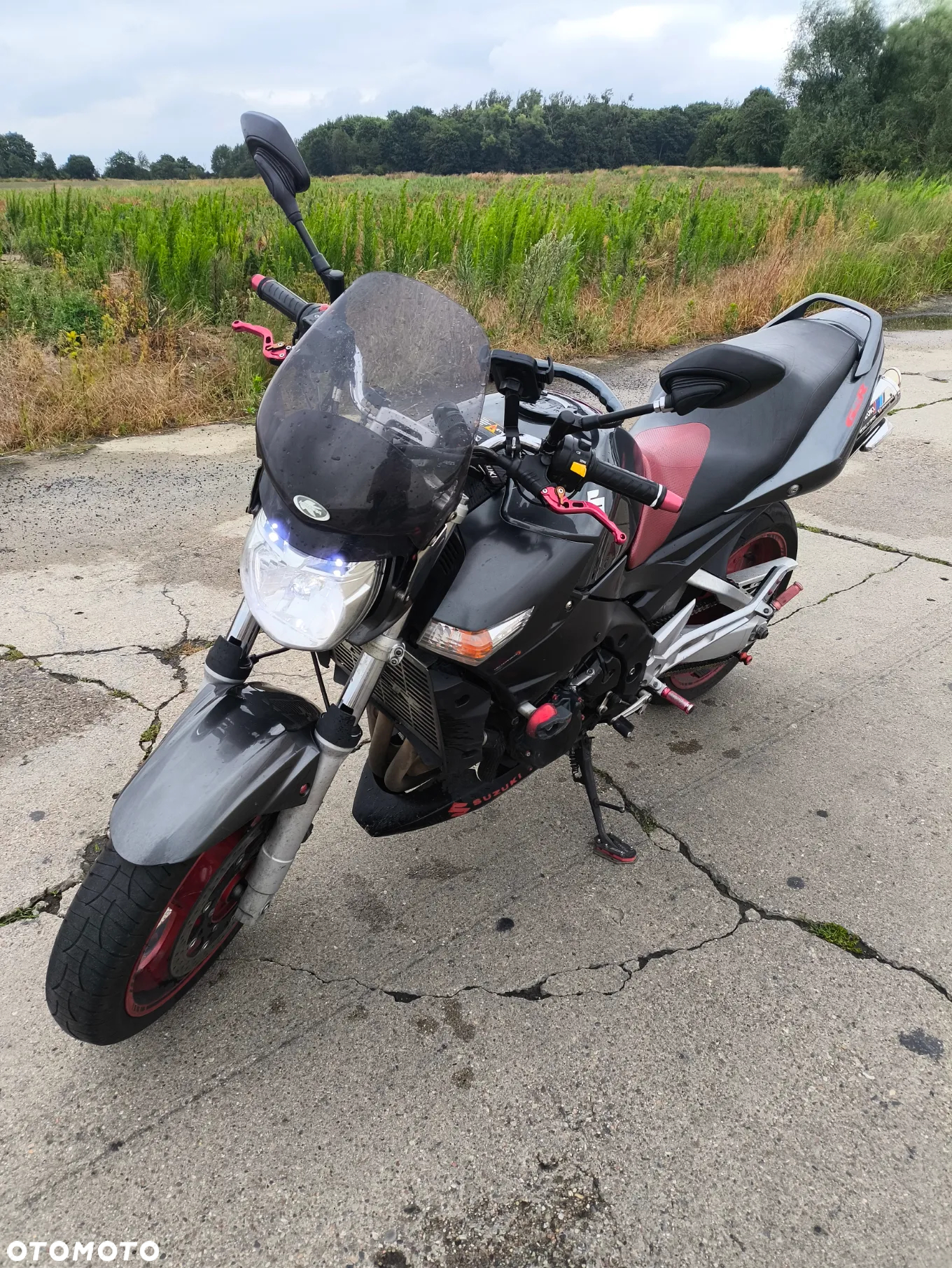 Suzuki GSR - 2