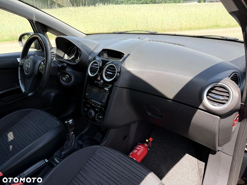 Opel Corsa 1.2 16V Cosmo - 24