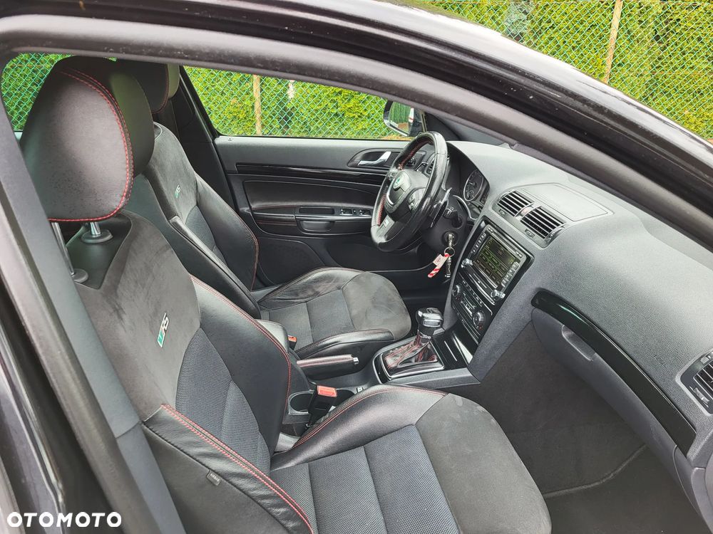 Skoda Octavia Combi 2.0 TDI DPF DSG RS - 19