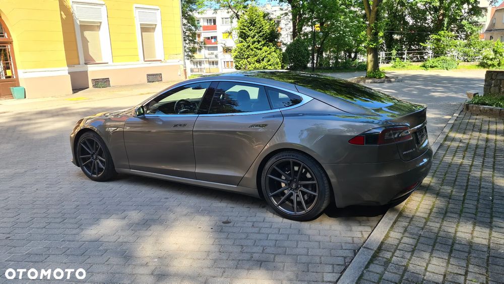 Tesla Model S - 13