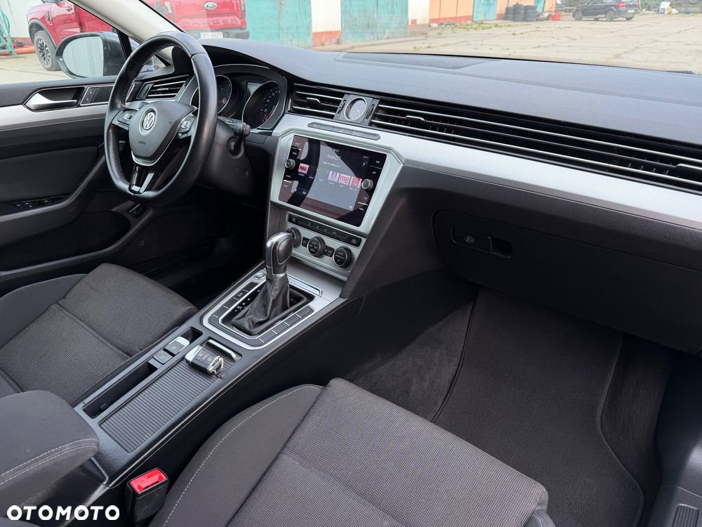 Volkswagen Passat Variant 2.0 TDI SCR DSG Highline - 22