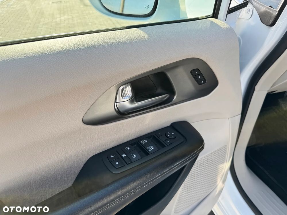 Chrysler Pacifica - 32