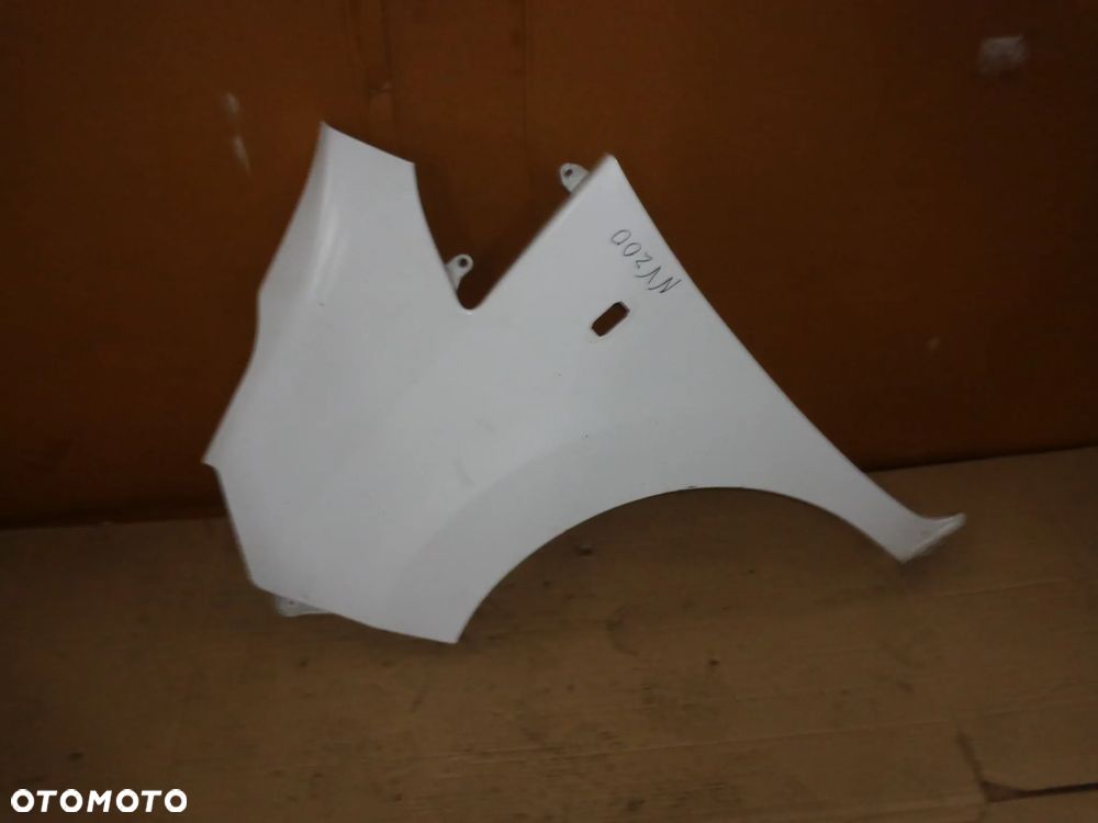 NISSAN NV200 blotnik lewy przedni lak QM1 - 1