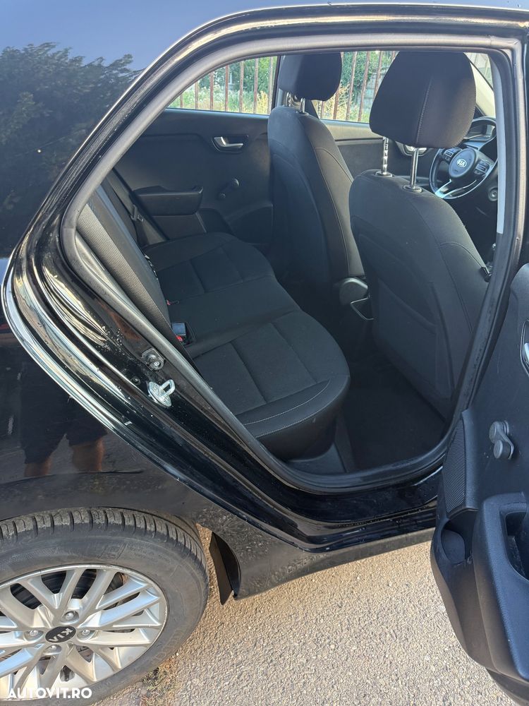 Kia Rio - 10