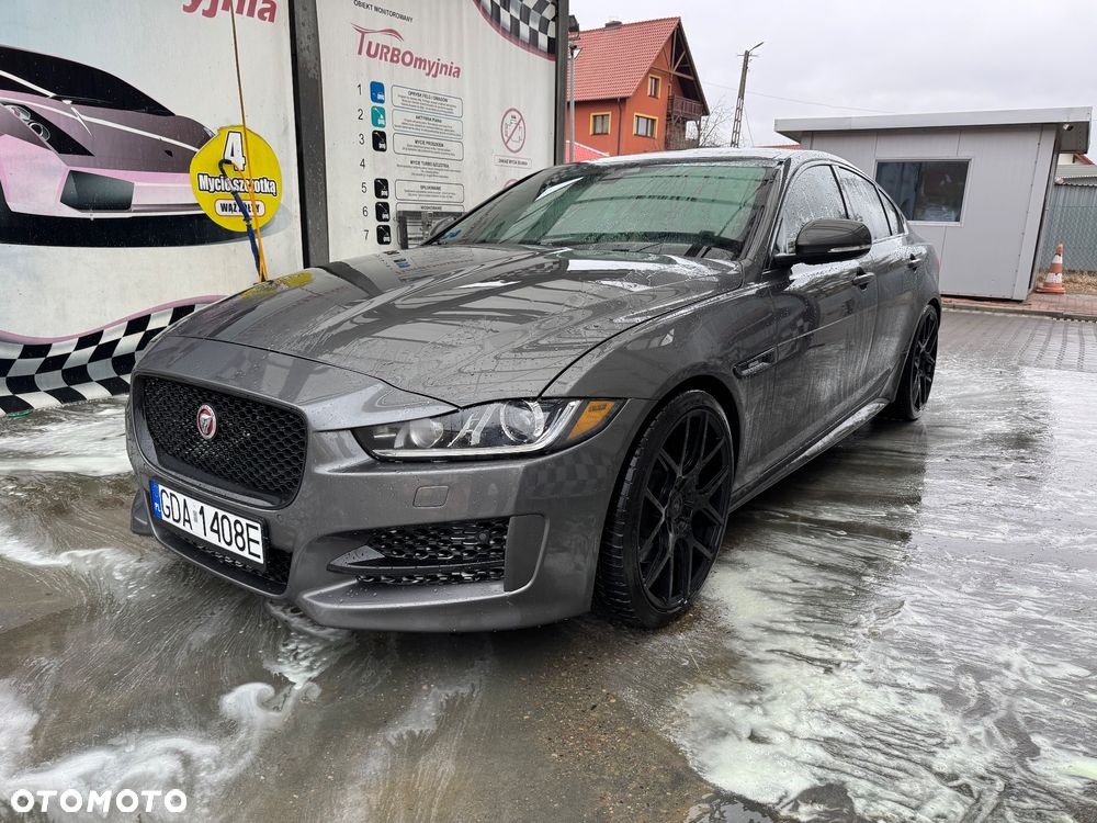 Jaguar XE - 15