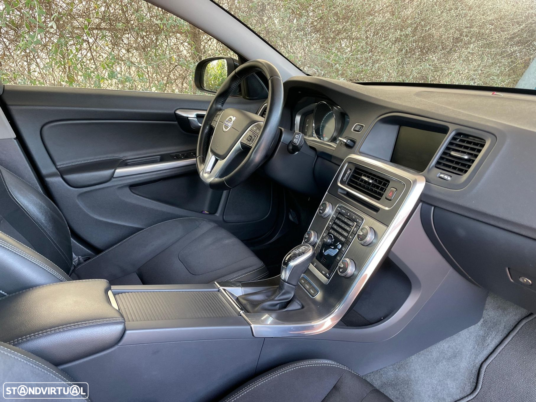 Volvo V60 2.4 D6 Momentum AWD Phev - 15