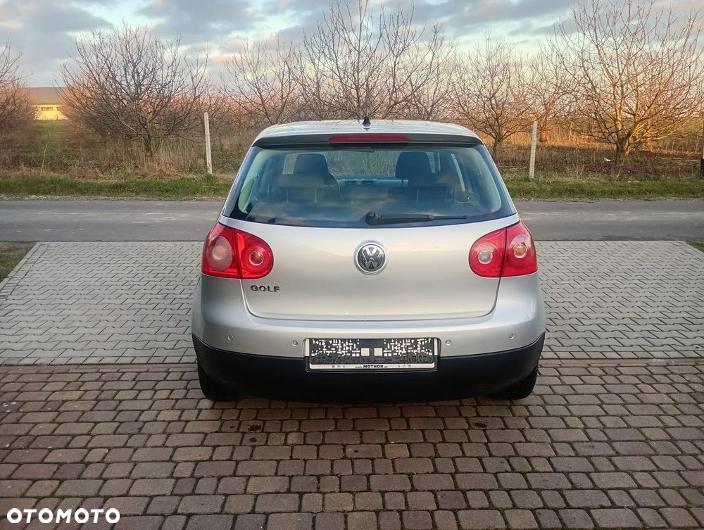 Volkswagen Golf - 5