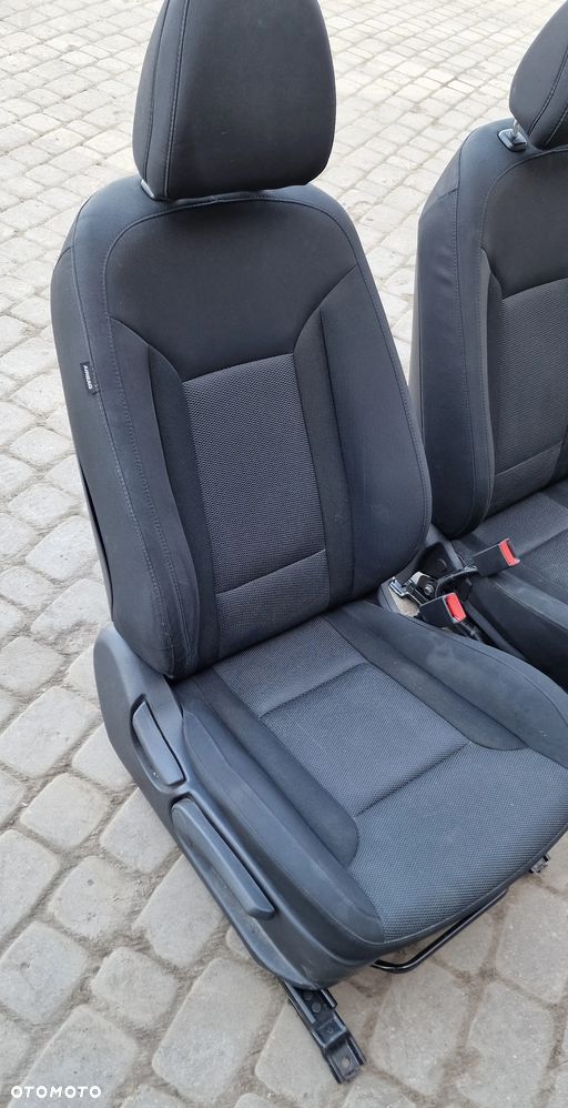 FOTEL PRZÓD PRAWY LEWY ELEKTRYCZNIE GRZANE HYUNDAI i40 - 16