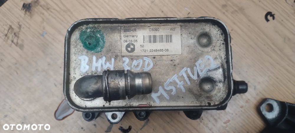 BMW e60 e90 e91 X5 X3 3,0D M57TUE2 chłodnica oleju 2249465 - 1