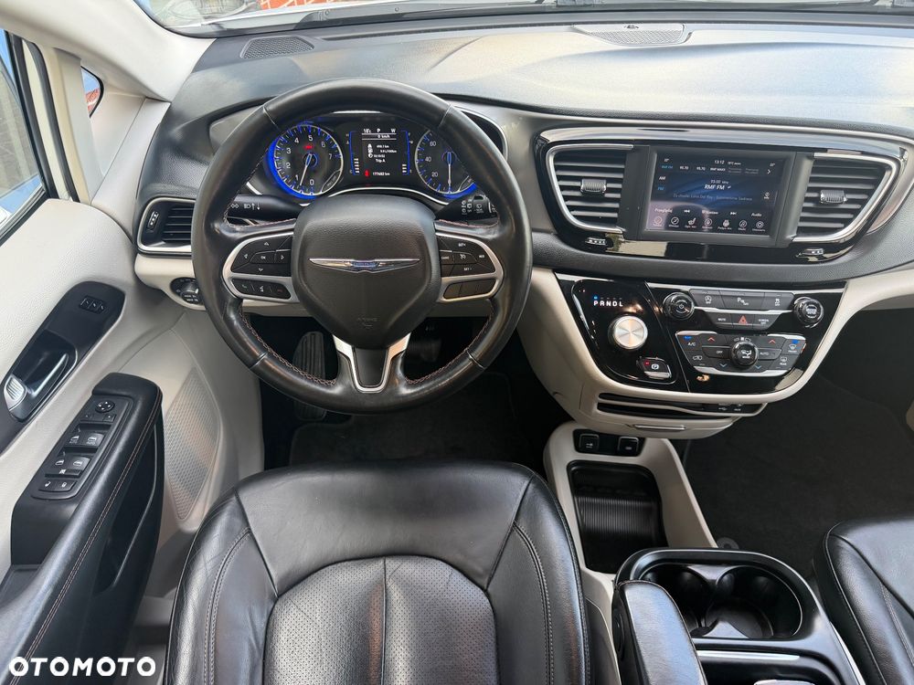 Chrysler Pacifica - 25