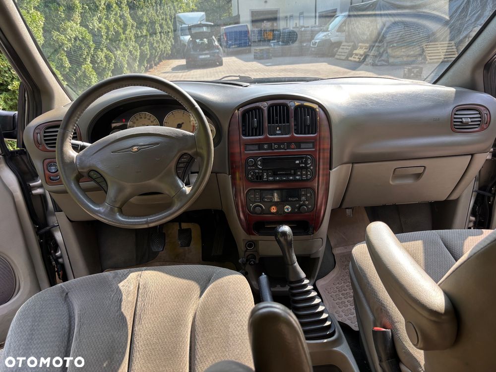 Chrysler Grand Voyager - 14