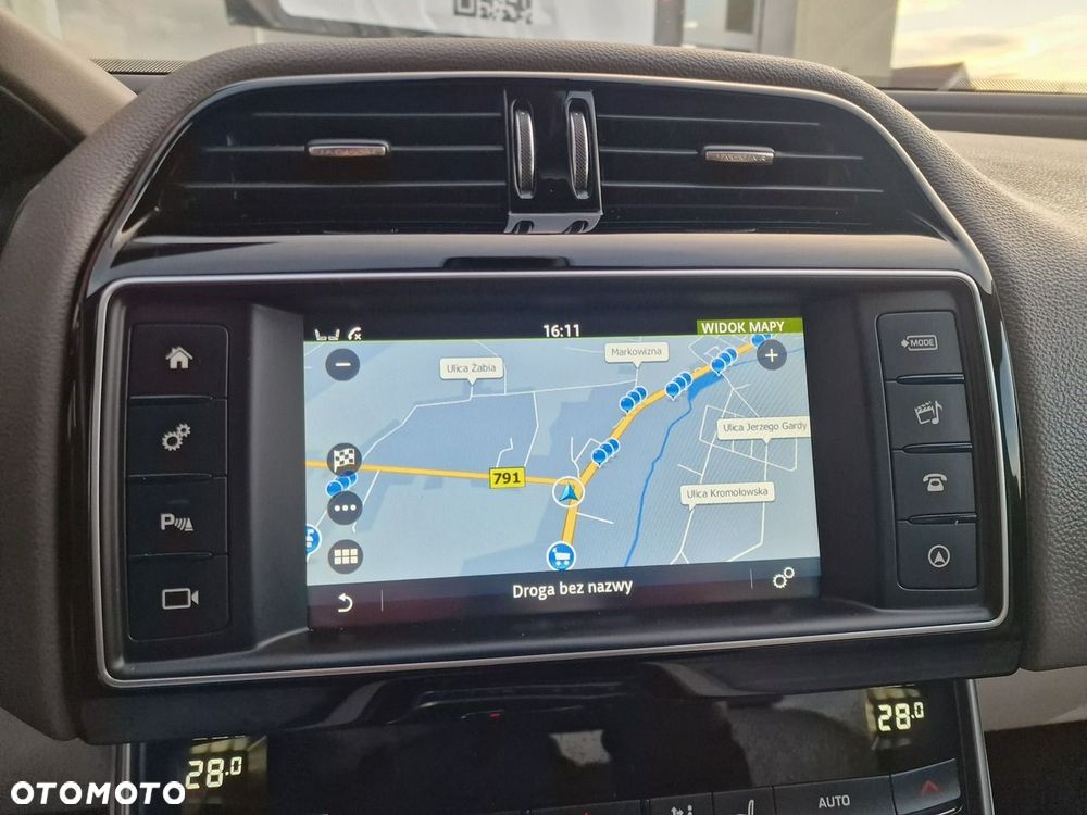 Jaguar XE 20d Prestige - 22