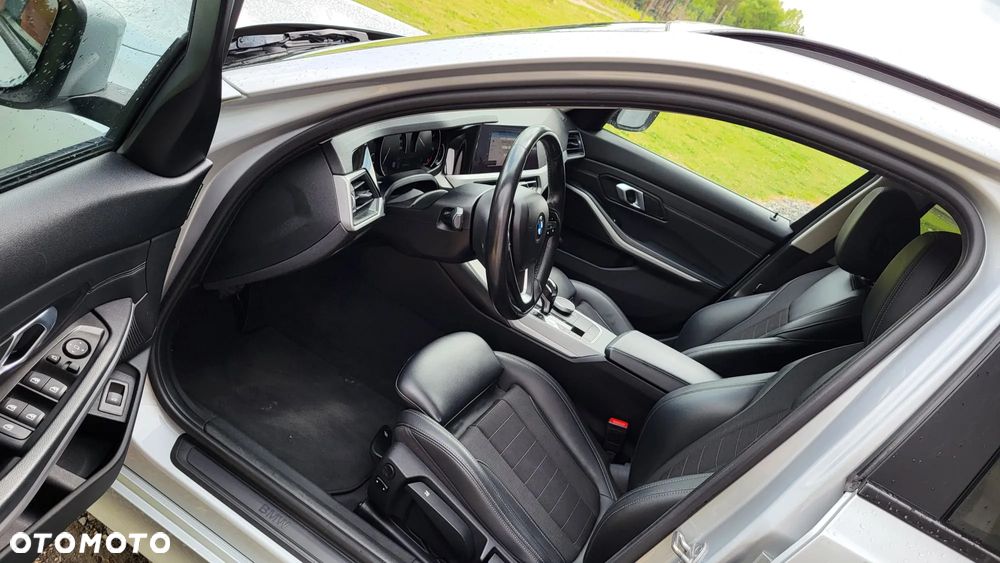 BMW Seria 3 318d Touring - 32