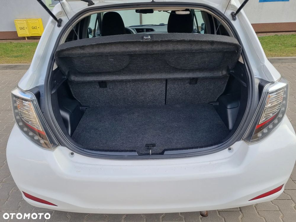 Toyota Yaris Hybrid 100 Life - 25
