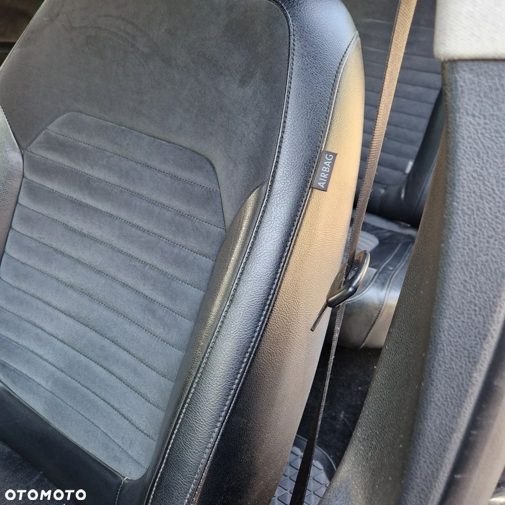 Volkswagen Passat 2.0 TDI 4Mot Highline DSG - 24
