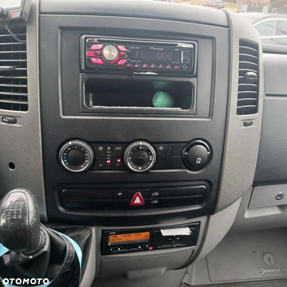 Mercedes-Benz Sprinter - 16