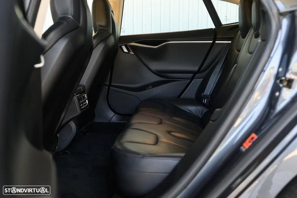 Tesla Model S - 24