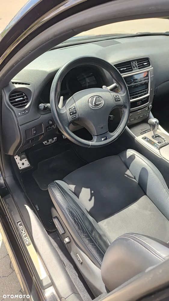 Lexus IS 250 Sport - 21