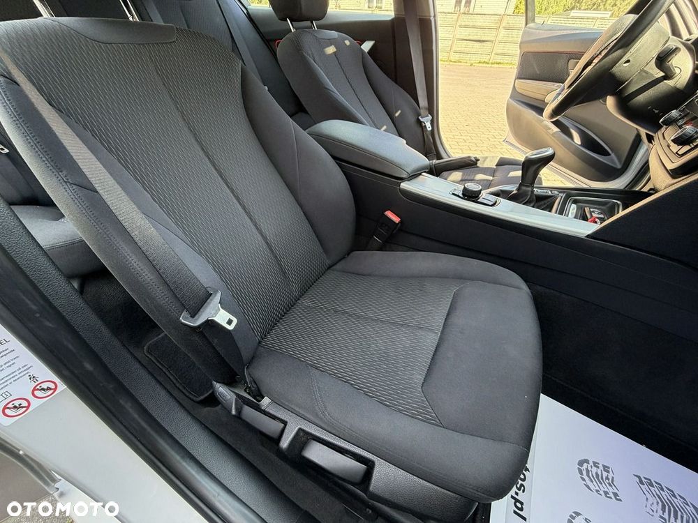BMW Seria 3 320i Sport Line - 22
