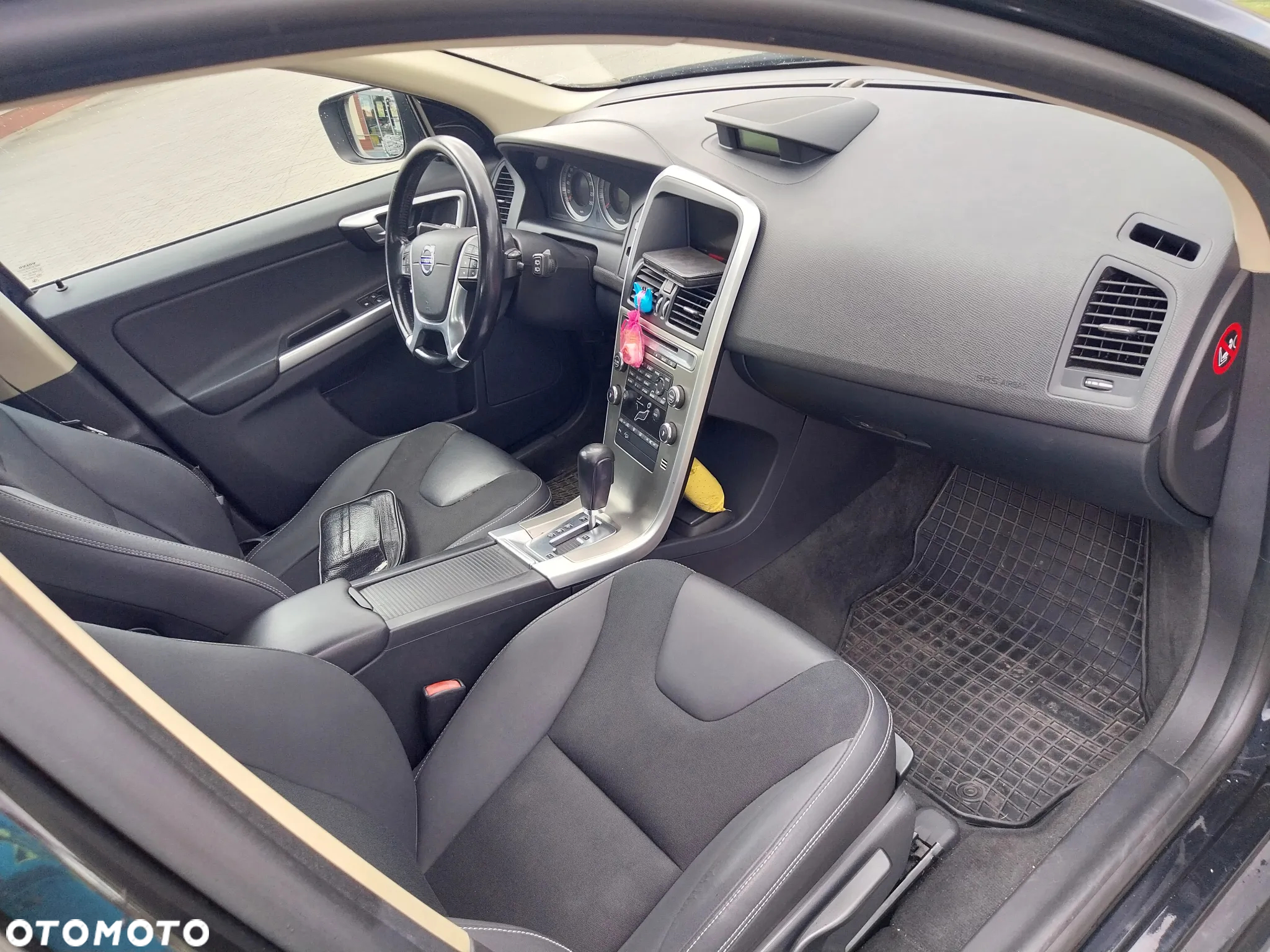 Volvo XC 60 D5 AWD - 12