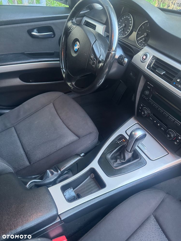 BMW Seria 3 320i - 11