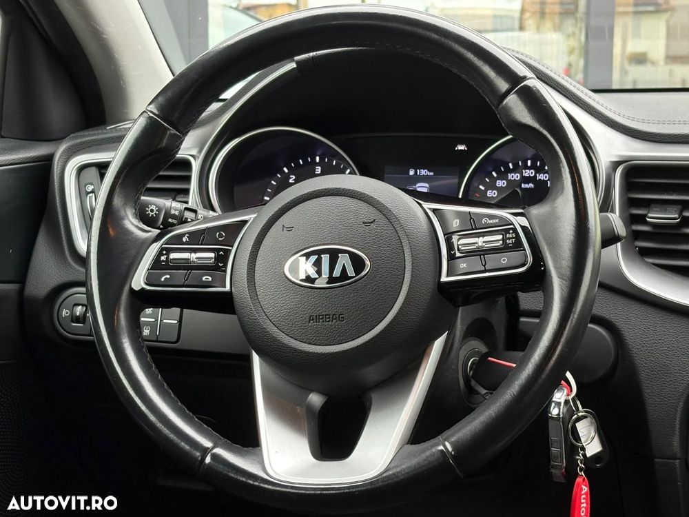 Kia Ceed - 11