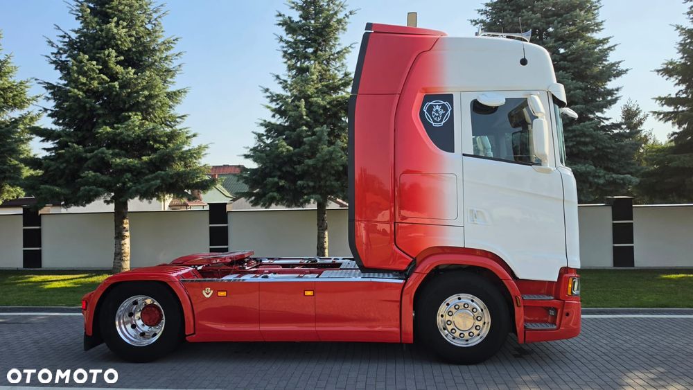 Scania ///V8///S590///2022///RETARDER/// KLIMATYZACJA POSTOJOWA///FULL LED///ALUFELGI///ZABUDOWY MIĘDZYOSIOWE///SKÓRY///WYŚWIETLACZ OBCIĄŻENIA///NAWIGACJA///TV/// STAN BARDZO DOBRY - 4