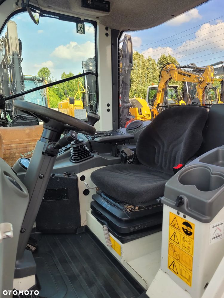 Liebherr L 506C / łyżka otwierana + widły / 1300h / model 2019 / - 19