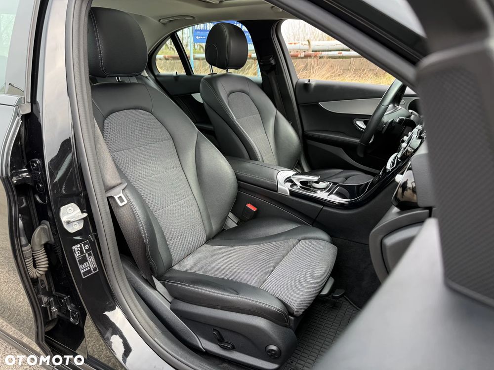 Mercedes-Benz Klasa C 180 7G-TRONIC Exclusive - 28