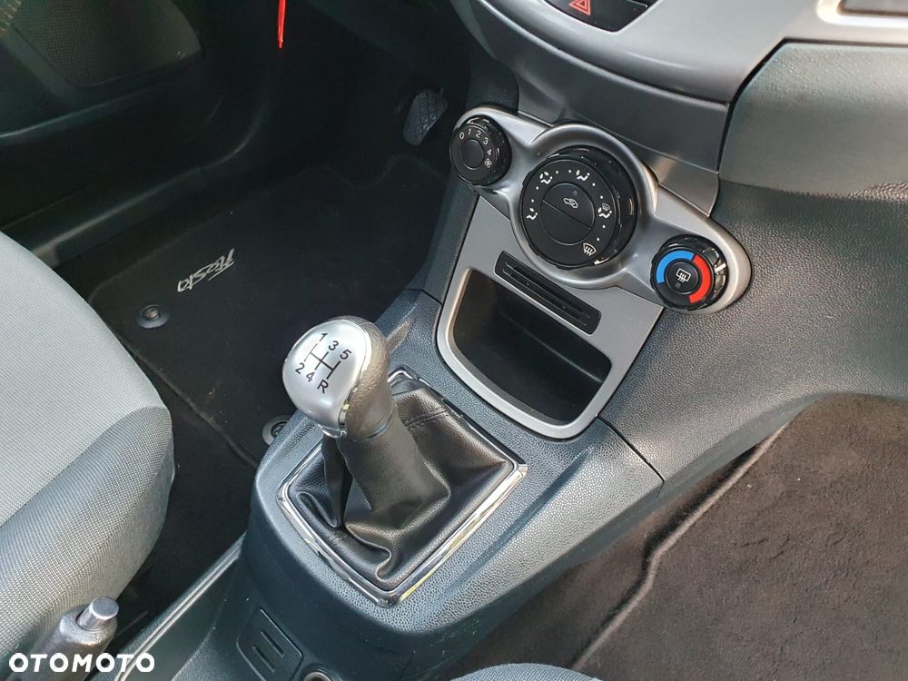 Ford Fiesta 1.25 Ambiente - 32