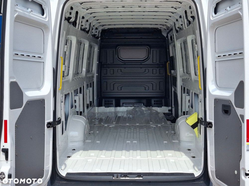 Volkswagen Crafter - 11