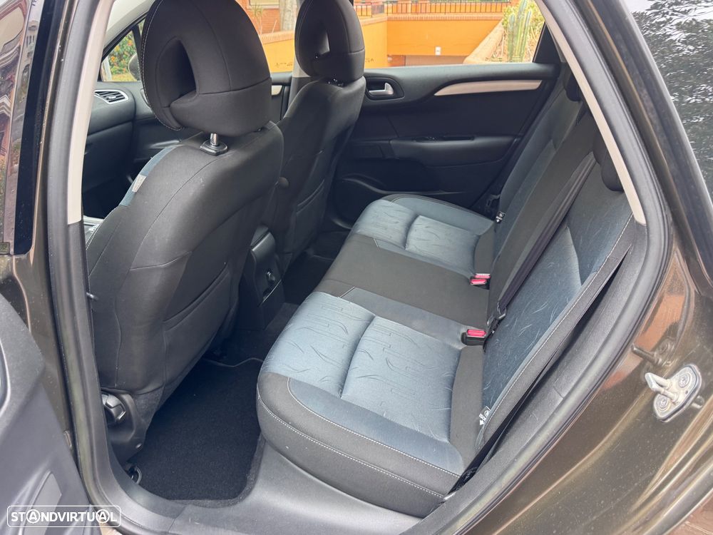 Citroën C4 e-HDi 115 ETG6 Tendance - 11