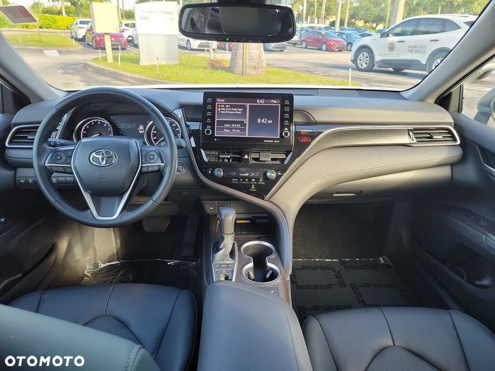 Toyota Camry Executive - 12