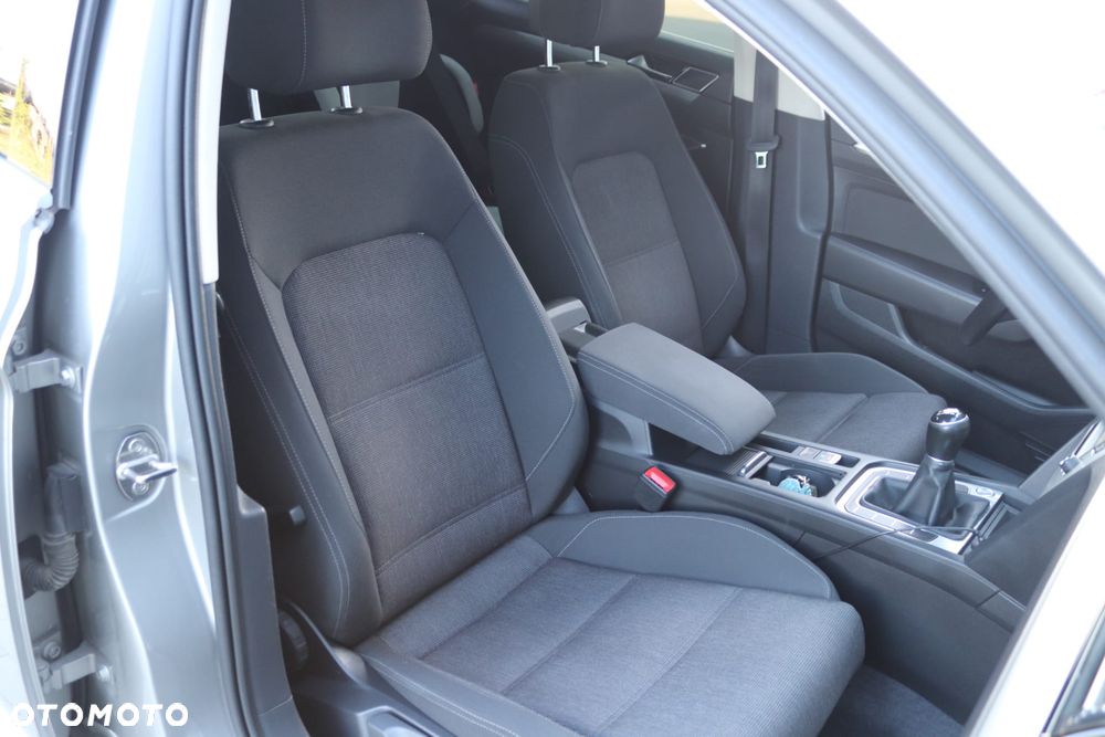 Volkswagen Passat 1.6 TDI BMT Comfortline - 18