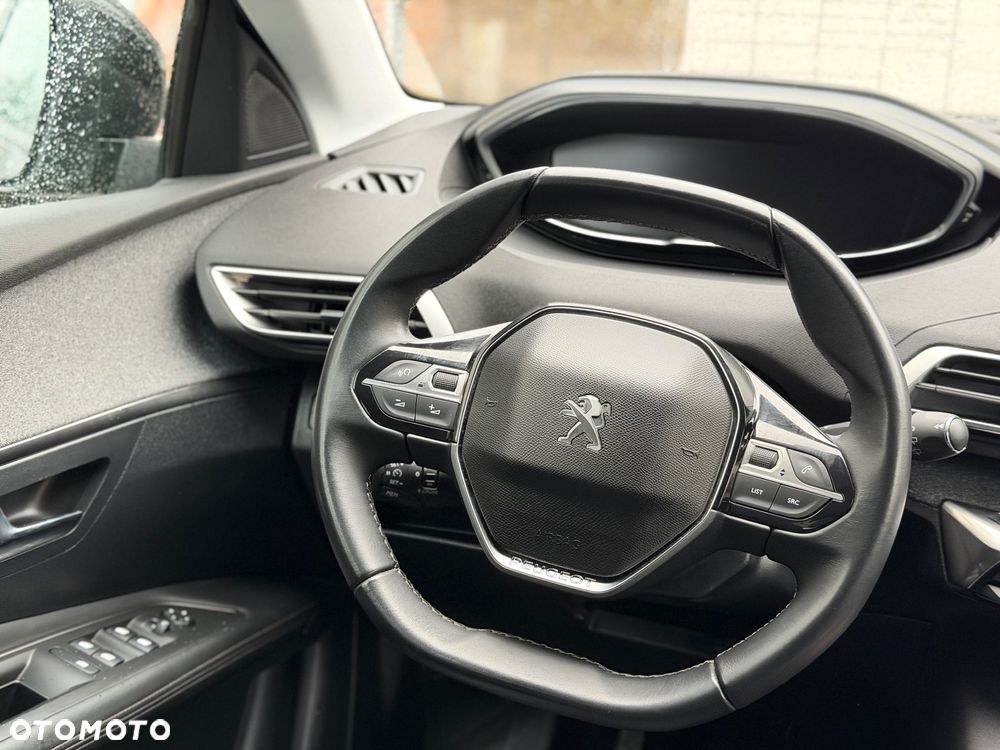 Peugeot 3008 1.2 PureTech Allure S&S - 22