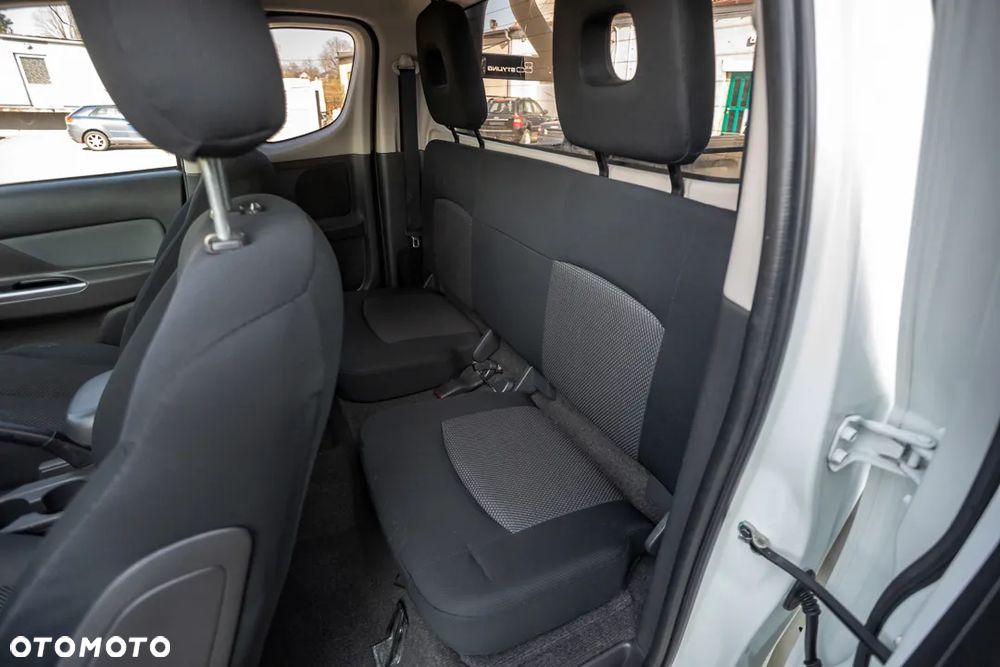 Mitsubishi L200 2.4 d DC Intense + - 17