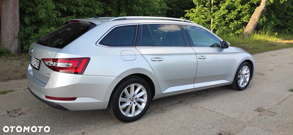 Skoda Superb 2.0 TDI DSG Ambition - 36