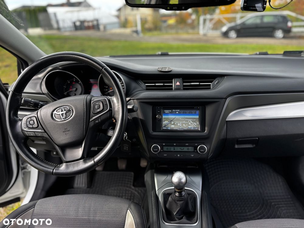 Toyota Avensis - 28