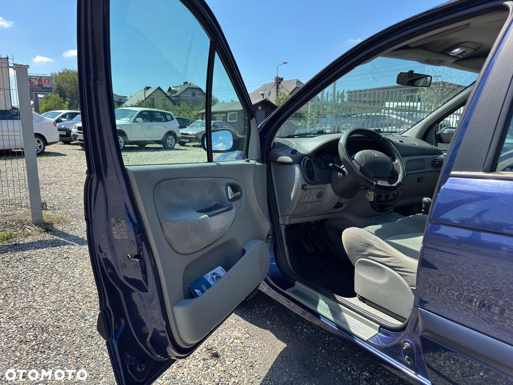 Renault Scenic 1.6 16V EXpression - 17