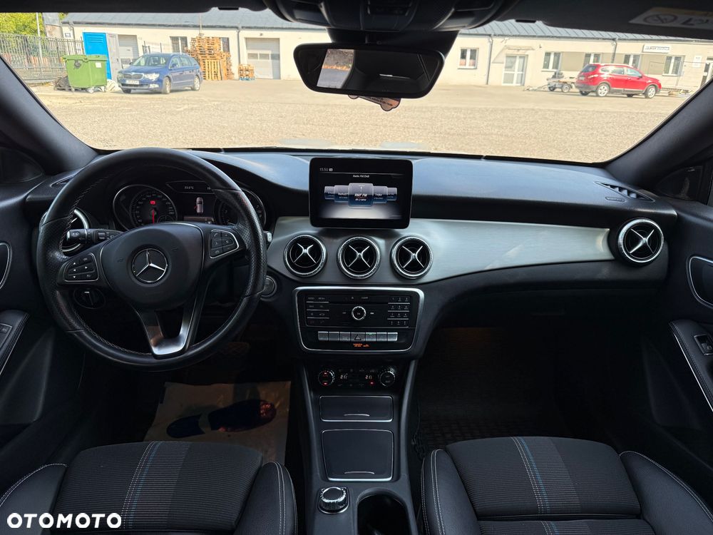 Mercedes-Benz CLA 200 7G-DCT Urban - 15