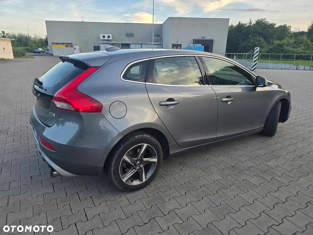 Volvo V40 D3 Drive-E R-Design Momentum - 4